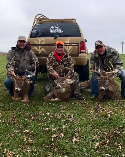 Whitetail Deer Hunting Ourfitters in Missouri